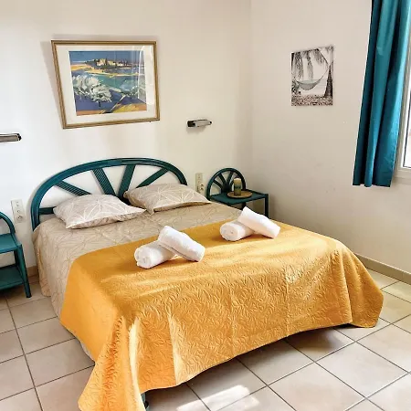 Maison Familiale A Sanary, En Pleine Pinede Villa *