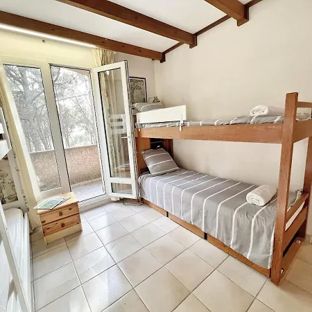 Maison Familiale A Sanary, En Pleine Pinede *