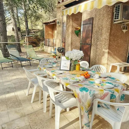 Maison Familiale A Sanary, En Pleine Pinede Villa
